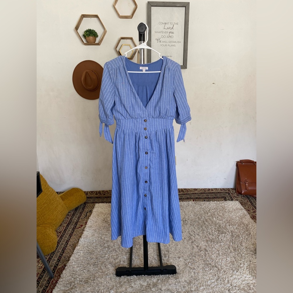Blue striped midi dress small